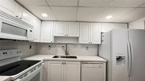 984 W 40th Street Hialeah FL 33012