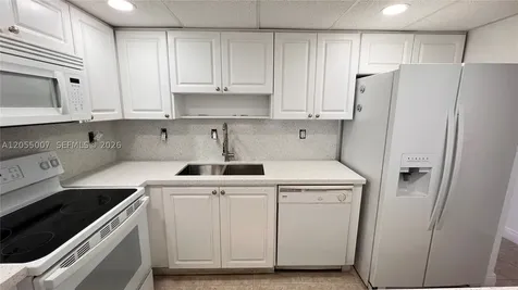 984 W 40th Street Hialeah FL 33012