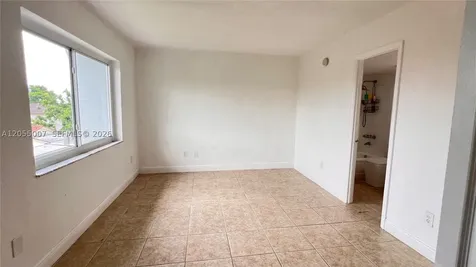 984 W 40th Street Hialeah FL 33012