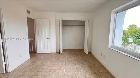 984 W 40th Street Hialeah FL 33012
