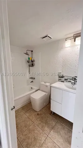 984 W 40th Street Hialeah FL 33012