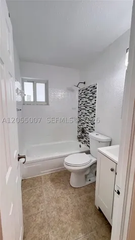 984 W 40th Street Hialeah FL 33012