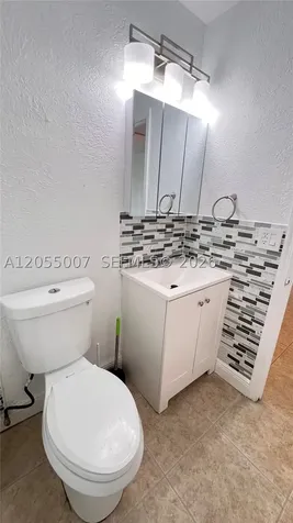 984 W 40th Street Hialeah FL 33012