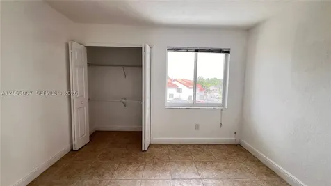 984 W 40th Street Hialeah FL 33012