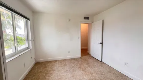 984 W 40th Street Hialeah FL 33012