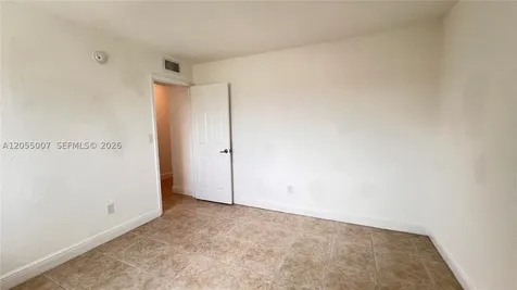 984 W 40th Street Hialeah FL 33012