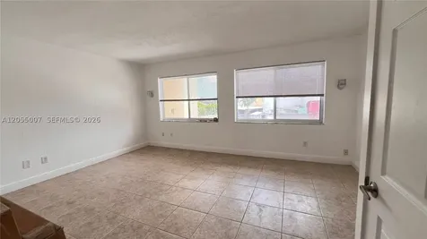 984 W 40th Street Hialeah FL 33012