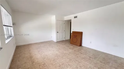 984 W 40th Street Hialeah FL 33012