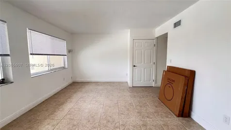 984 W 40th Street Hialeah FL 33012