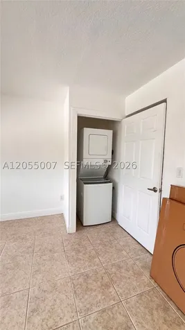 984 W 40th Street Hialeah FL 33012