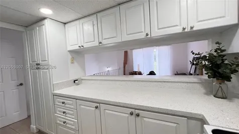 984 W 40th Street Hialeah FL 33012