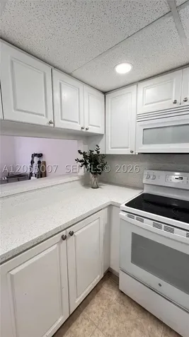 984 W 40th Street Hialeah FL 33012