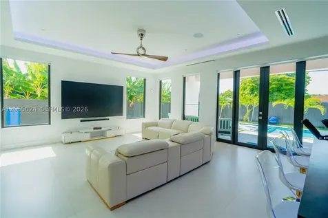 9330 SW 34th Street Miami FL 33165
