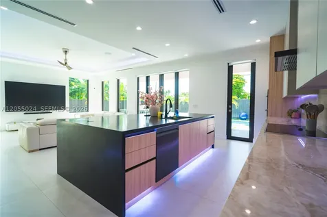 9330 SW 34th Street Miami FL 33165
