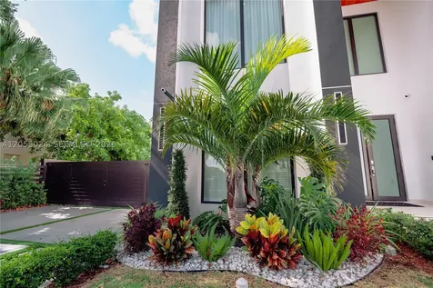 9330 SW 34th Street Miami FL 33165