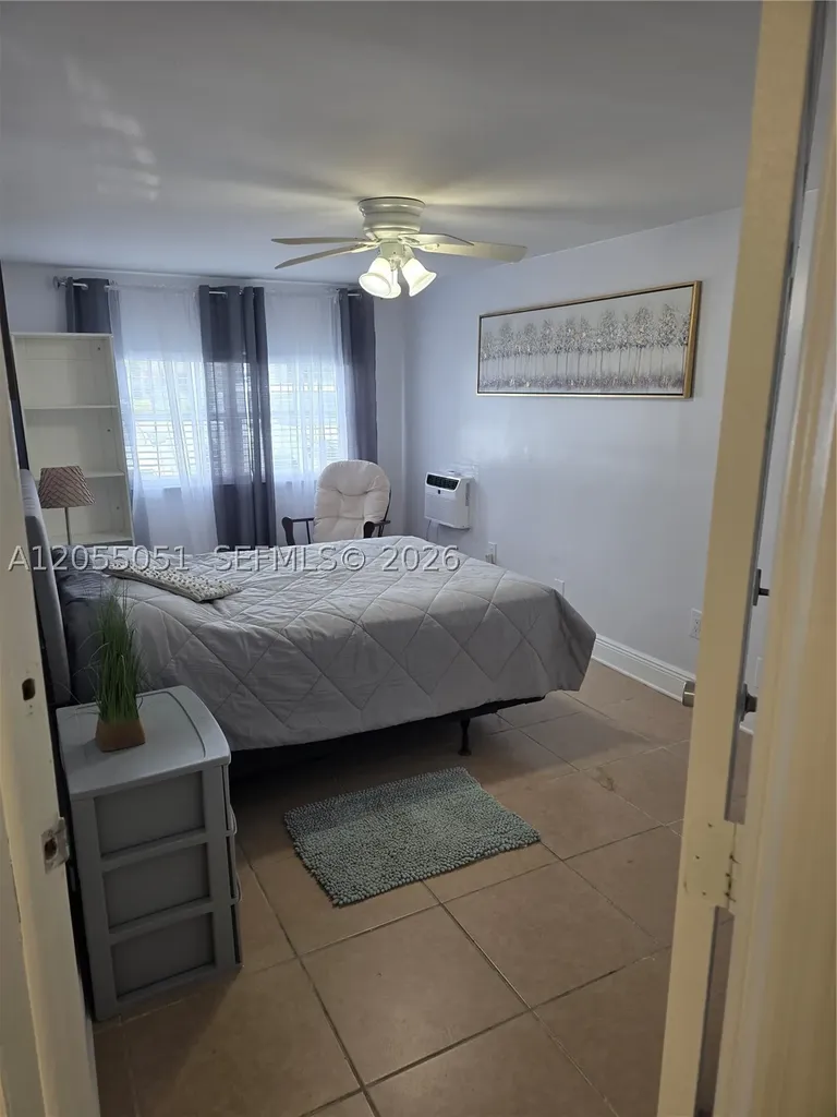 5712 Hollywood Boulevard Hollywood FL 33021