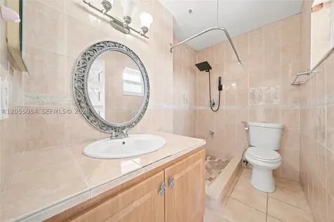 5255 W 26th Court Hialeah FL 33016