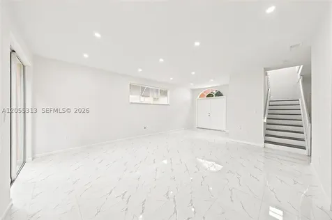 8684 NW 1st Street Miami FL 33126