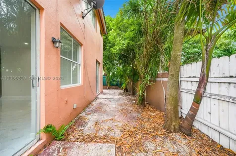 8684 NW 1st Street Miami FL 33126