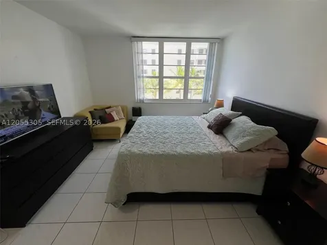 100 Lincoln Road Miami Beach FL 33139