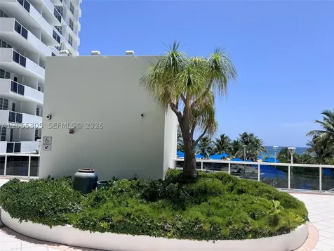 100 Lincoln Road Miami Beach FL 33139