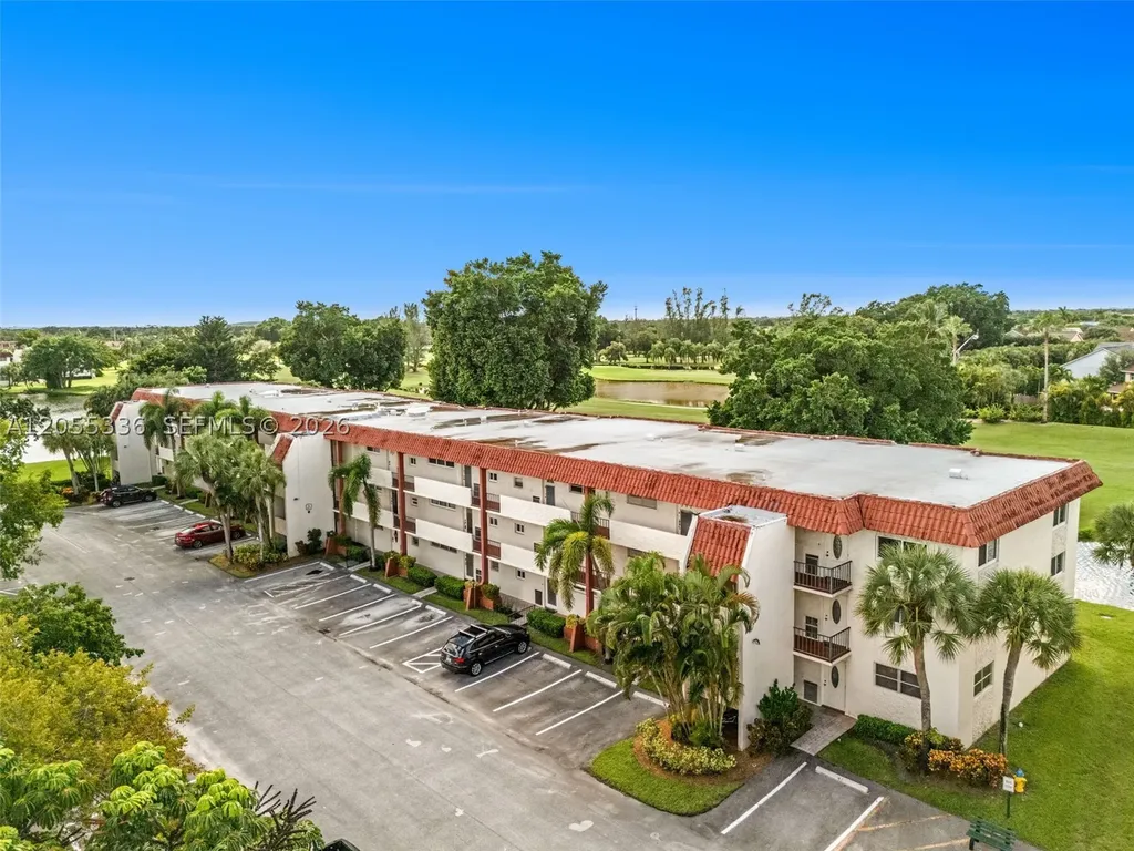 9811 N Hollybrook Lake Drive Pembroke Pines FL 33025