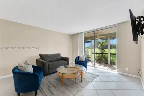 9811 N Hollybrook Lake Drive Pembroke Pines FL 33025