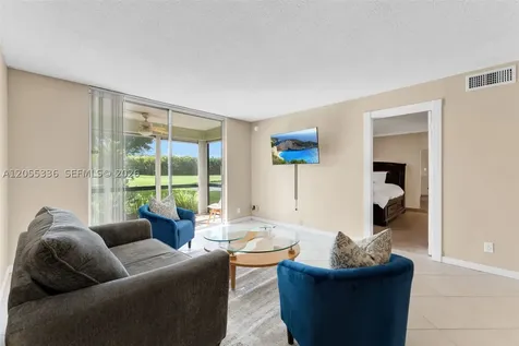 9811 N Hollybrook Lake Drive Pembroke Pines FL 33025