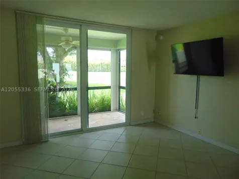 9811 N Hollybrook Lake Drive Pembroke Pines FL 33025