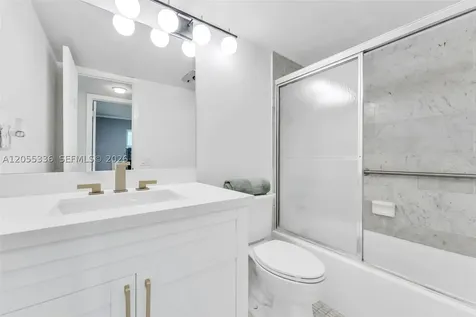 9811 N Hollybrook Lake Drive Pembroke Pines FL 33025