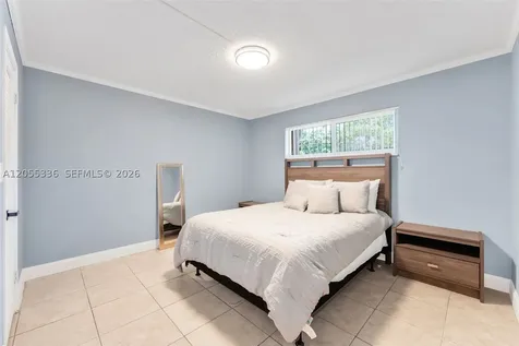 9811 N Hollybrook Lake Drive Pembroke Pines FL 33025