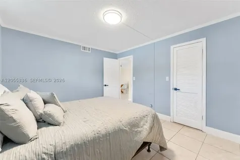 9811 N Hollybrook Lake Drive Pembroke Pines FL 33025