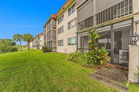 9811 N Hollybrook Lake Drive Pembroke Pines FL 33025