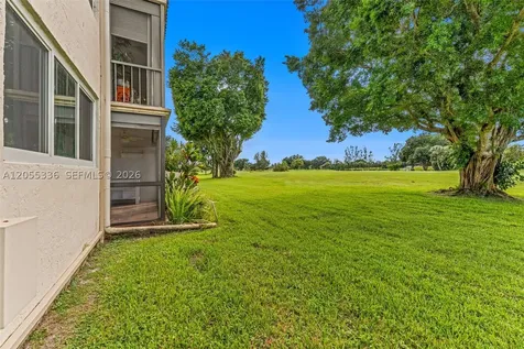 9811 N Hollybrook Lake Drive Pembroke Pines FL 33025