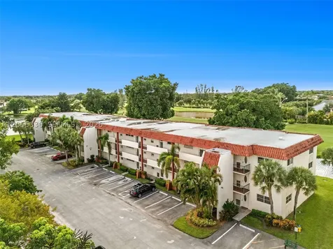 9811 N Hollybrook Lake Drive Pembroke Pines FL 33025