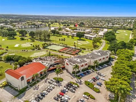 9811 N Hollybrook Lake Drive Pembroke Pines FL 33025