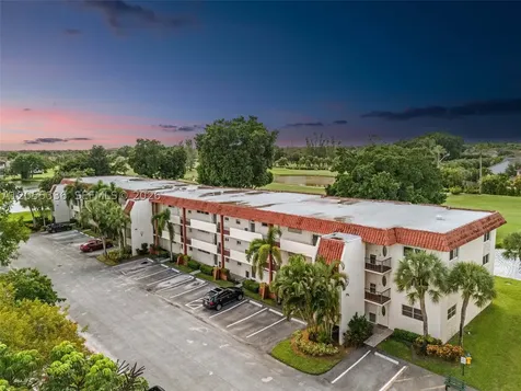 9811 N Hollybrook Lake Drive Pembroke Pines FL 33025
