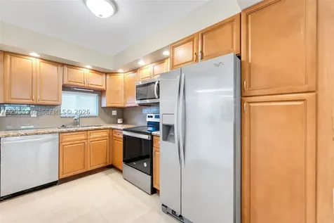 9811 N Hollybrook Lake Drive Pembroke Pines FL 33025