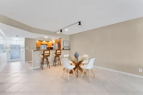9811 N Hollybrook Lake Drive Pembroke Pines FL 33025