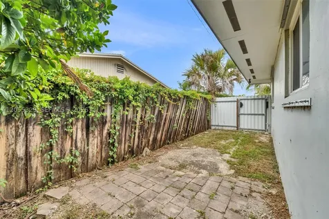9921 SW 165th Terrace Miami FL 33157