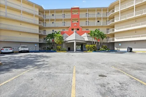 8290 Lake Drive Doral FL 33166