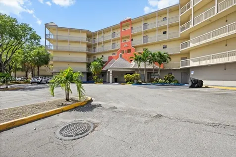 8290 Lake Drive Doral FL 33166