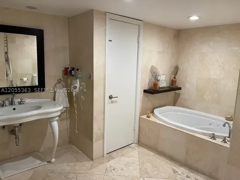 600 Grapetree Drive Key Biscayne FL 33149