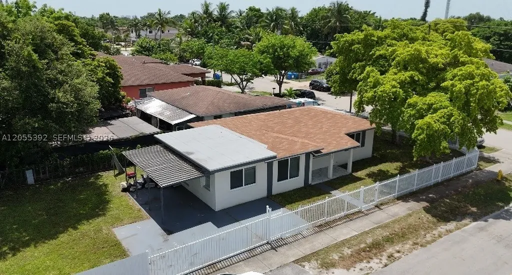 5325 SW 22nd Street West Park FL 33023