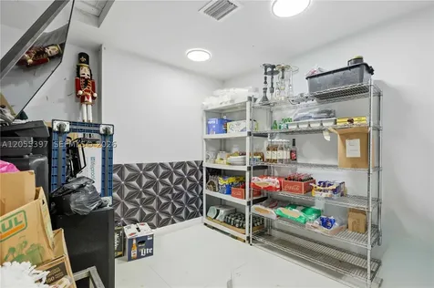 1081 E 47th Street Hialeah FL 33013