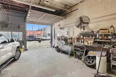 1081 E 47th Street Hialeah FL 33013