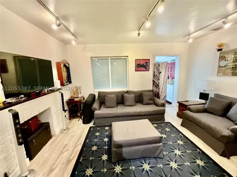 2000 SW 25th Street Miami FL 33133