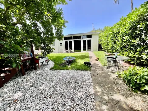 2000 SW 25th Street Miami FL 33133