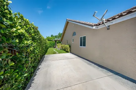 1551 SW 52nd Terrace Plantation FL 33317