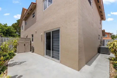 2217 W 69th Street Hialeah FL 33016
